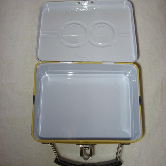 Minions Metal Lunch Box Size 5 1/2 x 4 x 2 1/2" NWT - Picture 5 of 6